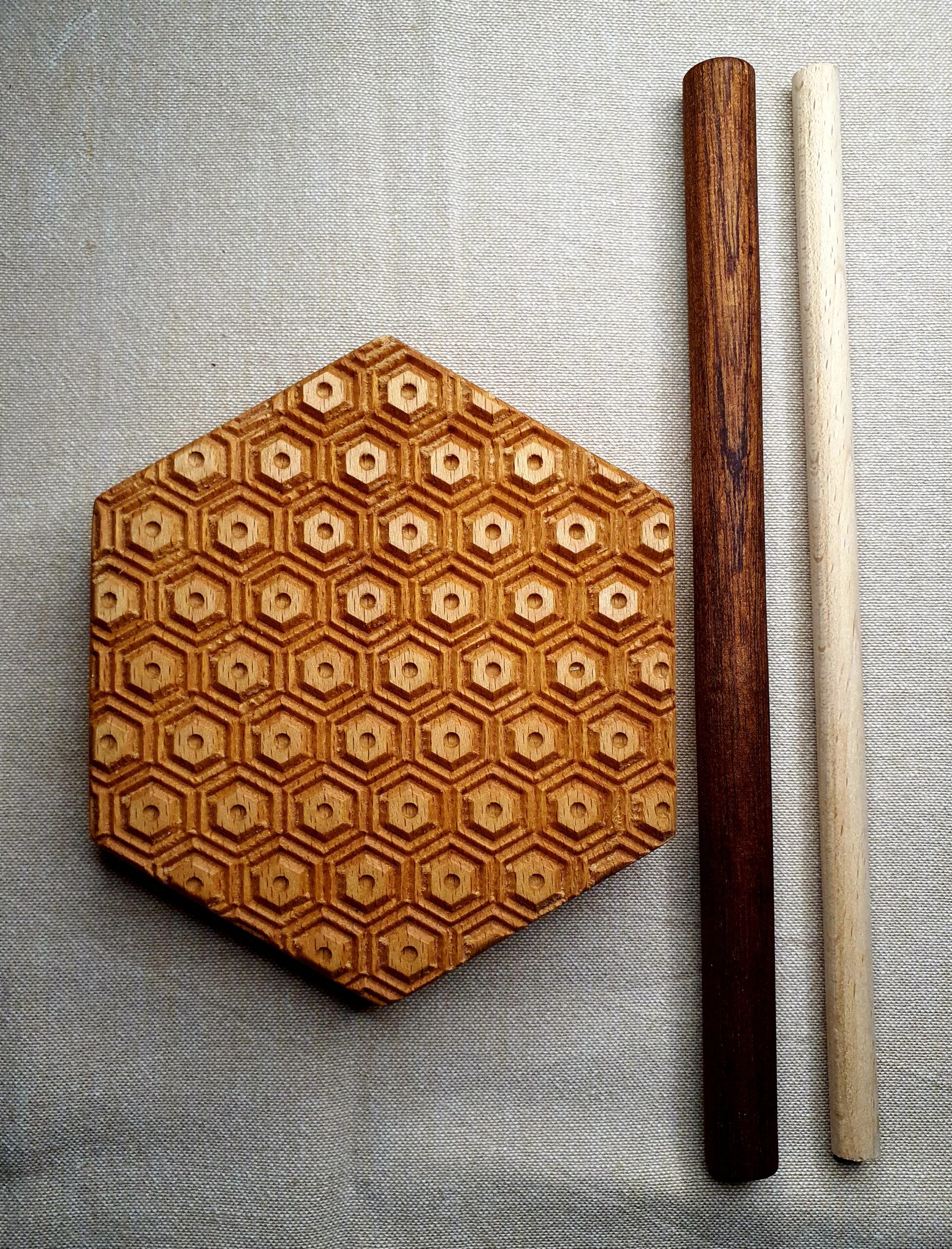 ARTIBETTER 100 Wooden Hexagon Pieces - Beech Wood Shapes For DIY Crafts, Painting & Decorating (25mm)